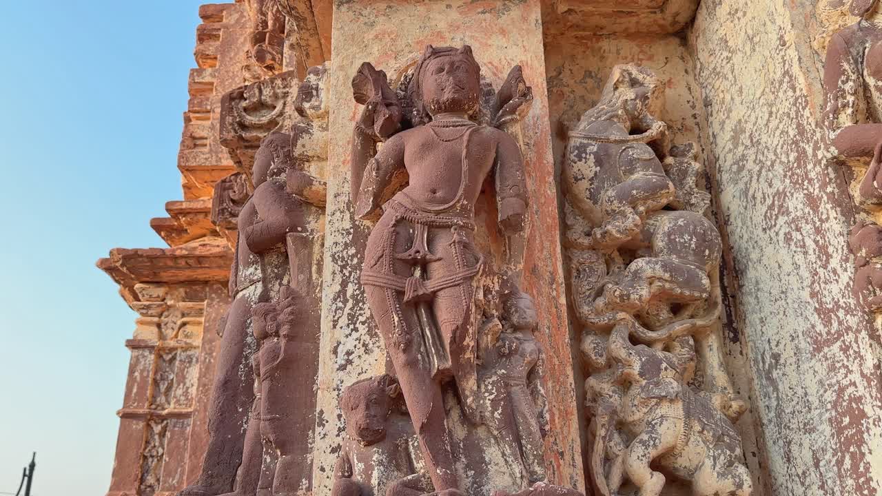 camera revolving around a broken or damaged deity idol (murti) In Hinduism it is generally considered inauspicious and is not worshipped.