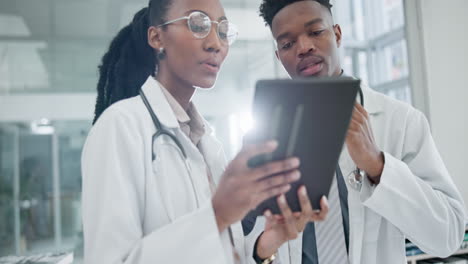 Ärzte,-Tablet-Talk-Und-Schwarze