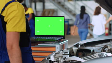 ordenar piezas de automóviles para computadoras portátiles