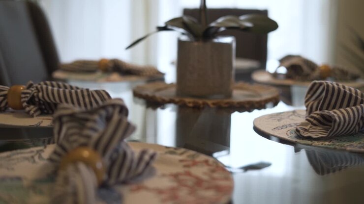 glass table with cloth napkins and table centerpiece