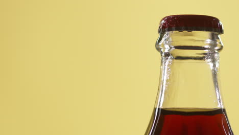 Close-Up-Of-Condensation-Droplets-On-Neck-Of-Bottle-Of-Cold-Beer-Or-Soft-Drink-With-Metal-Cap