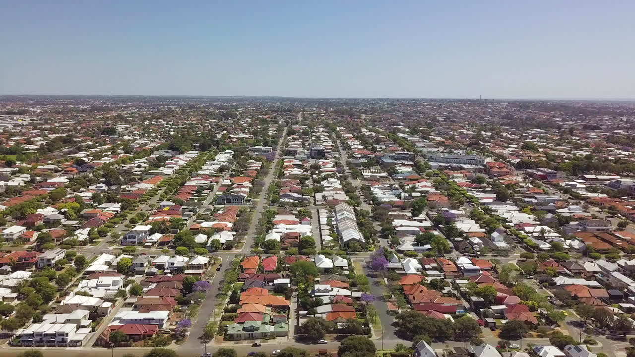 aéreo, cientos de casas en el suburbio residencial, perth, australia, camión izquierdo