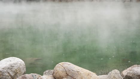 las aguas termales del valle en beitou, taiwán taipei