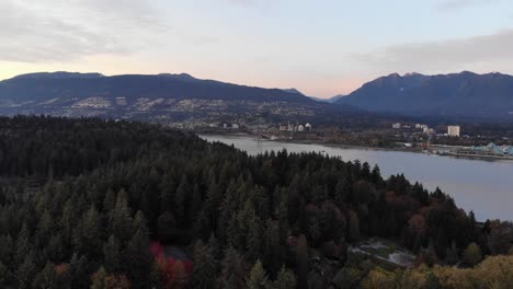 位於史丹利公園 (stanley park) 的獅子門大橋 (lions gate bridge)