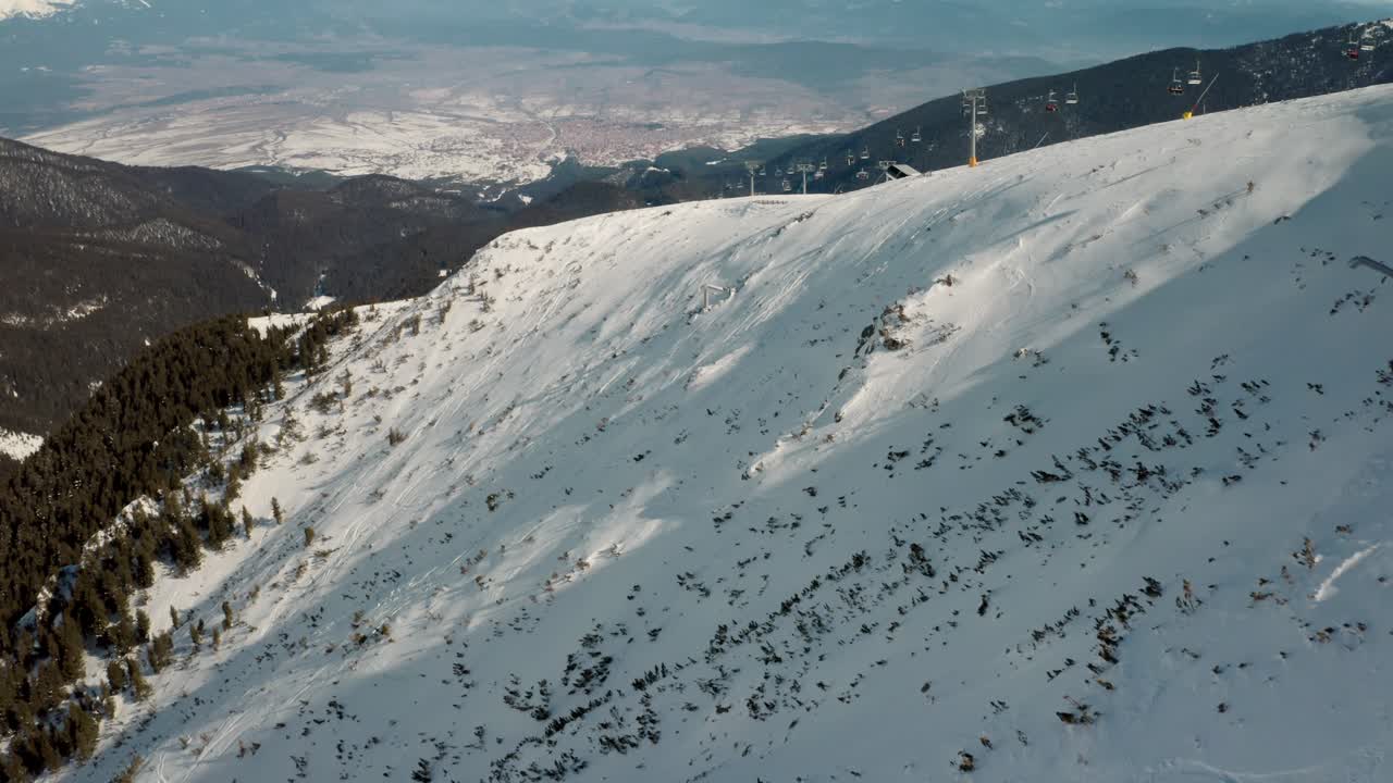 Bansko Kayak Merkezi, Bulgaristan, Avrupa'da Karlı Dağ - Havadan Drone