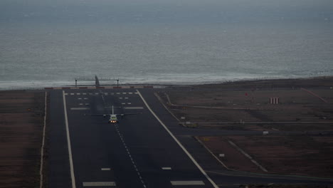 El-Avión-Toma-Velocidad-Para-Despegar