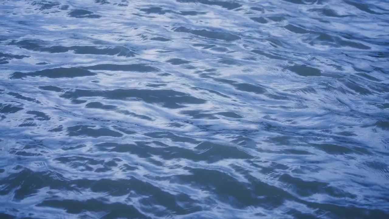 Superficie dell'acqua del fiume blu