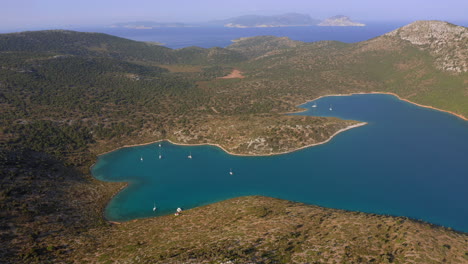 la bahía de planitis en verano