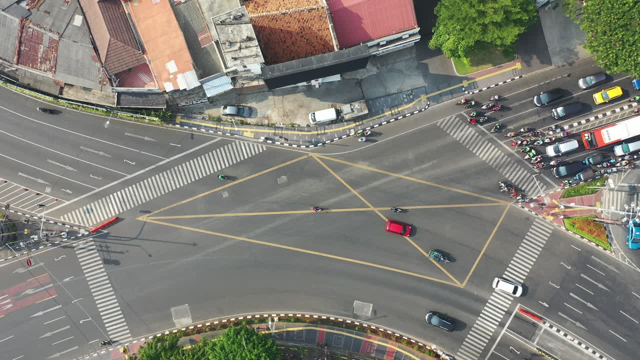 vista aérea de la intersección de la ciudad ocupada