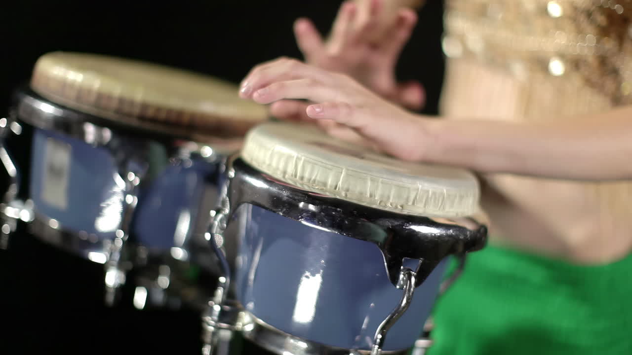 cantante y baterista de percusión