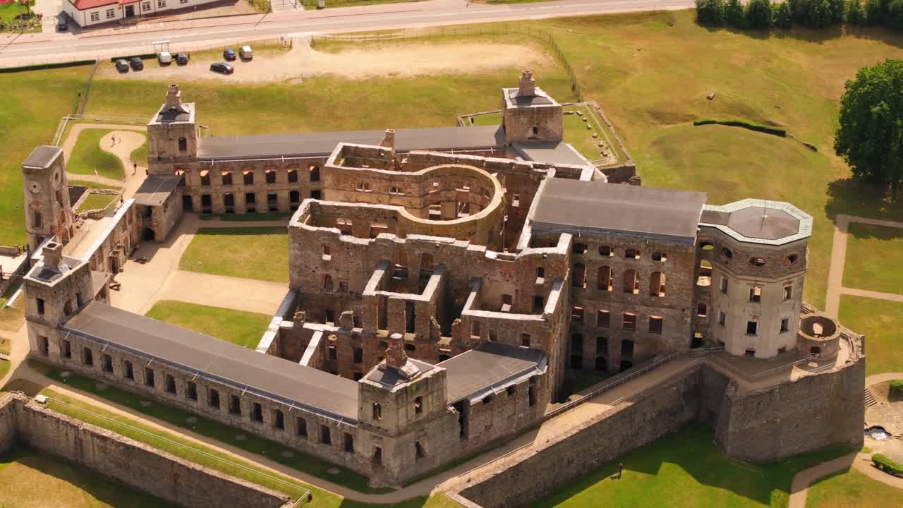 폴란드의 오래된 역사적인 궁전과 성은 우리의 놀라운 드론 비디오  ⁇ 으로