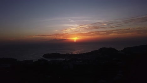 Increíble-Foto-De-Una-Puesta-De-Sol-Caribeña-Con-Un-Yate-En-Primer-Plano