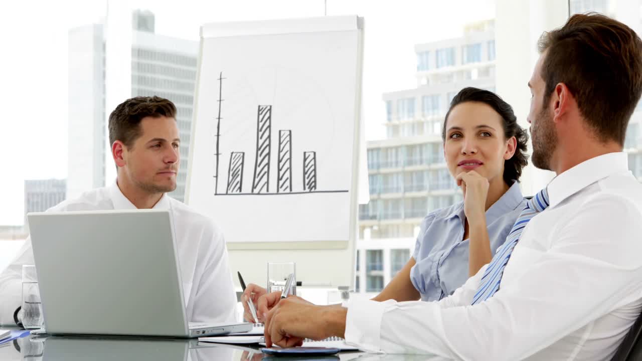 un equipo de negocios feliz trabajando juntos