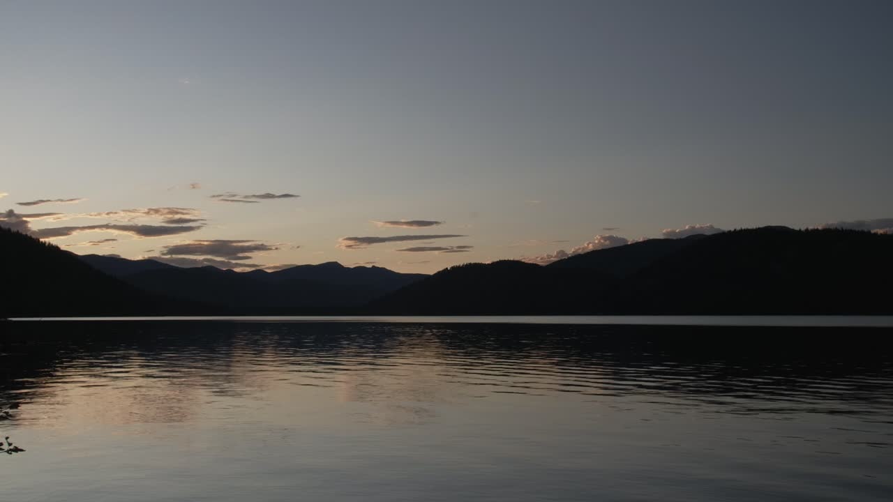 캐나다 국경 근처의 북쪽 아이다호 호수의 경치 좋은 전망