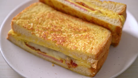 Homemade-French-toast-ham-bacon-cheese-sandwich-with-egg