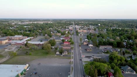 Icónico-Municipio-De-Clare-En-Estados-Unidos,-Michigan,-Vista-Aérea-Ascendente