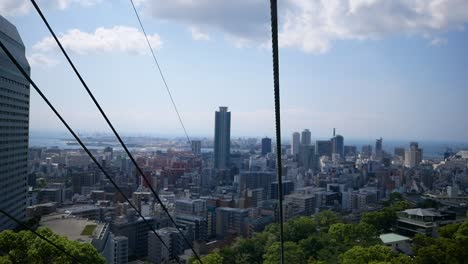 Blick-Auf-Die-Stadt-Von-Der-Seilbahn-Von-Kobe,-Japan