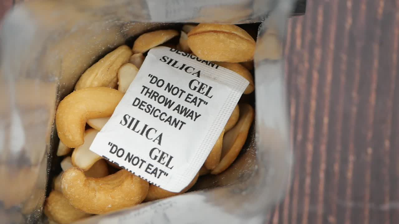 Cashews with Silica Gel Desiccant