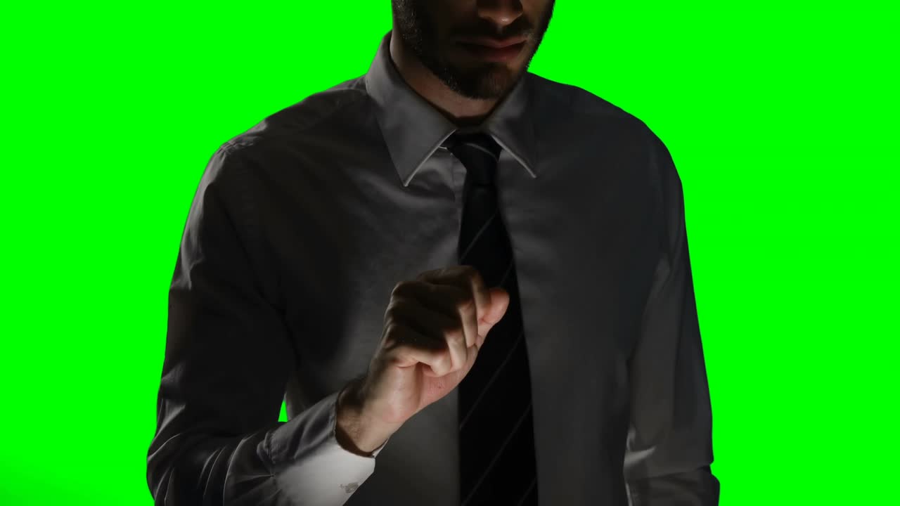 hombre tocando pantalla digital 4k