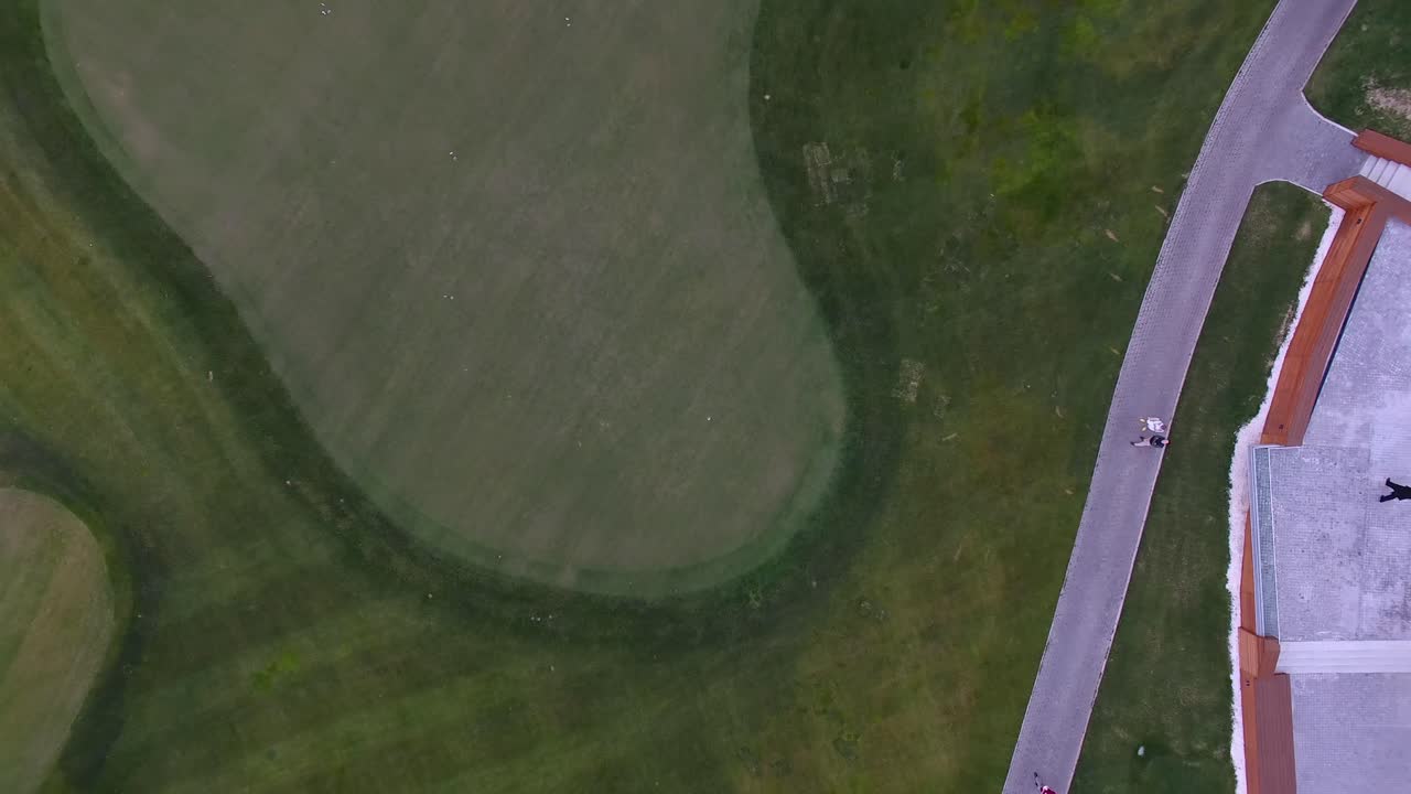 골프장 과 클럽 하우스 의 공중 사진