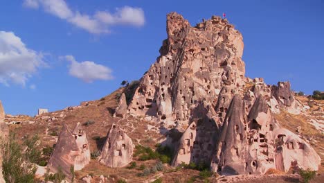 extrañas viviendas imponentes y formaciones rocosas en capadocia, turquía