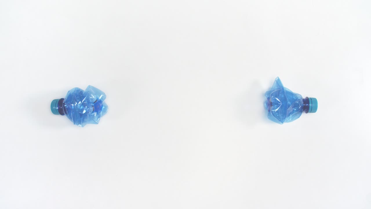 botellas de plástico trituradas para reciclaje