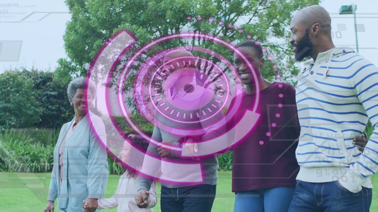 Grupo familiar caminhando pelo gramado do parque, HUD magenta surgindo, destacando adultos para demonstração de tecnologia