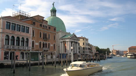 Toma-Estabilizada-Del-Gran-Canal-De-Venecia-En-Italia.