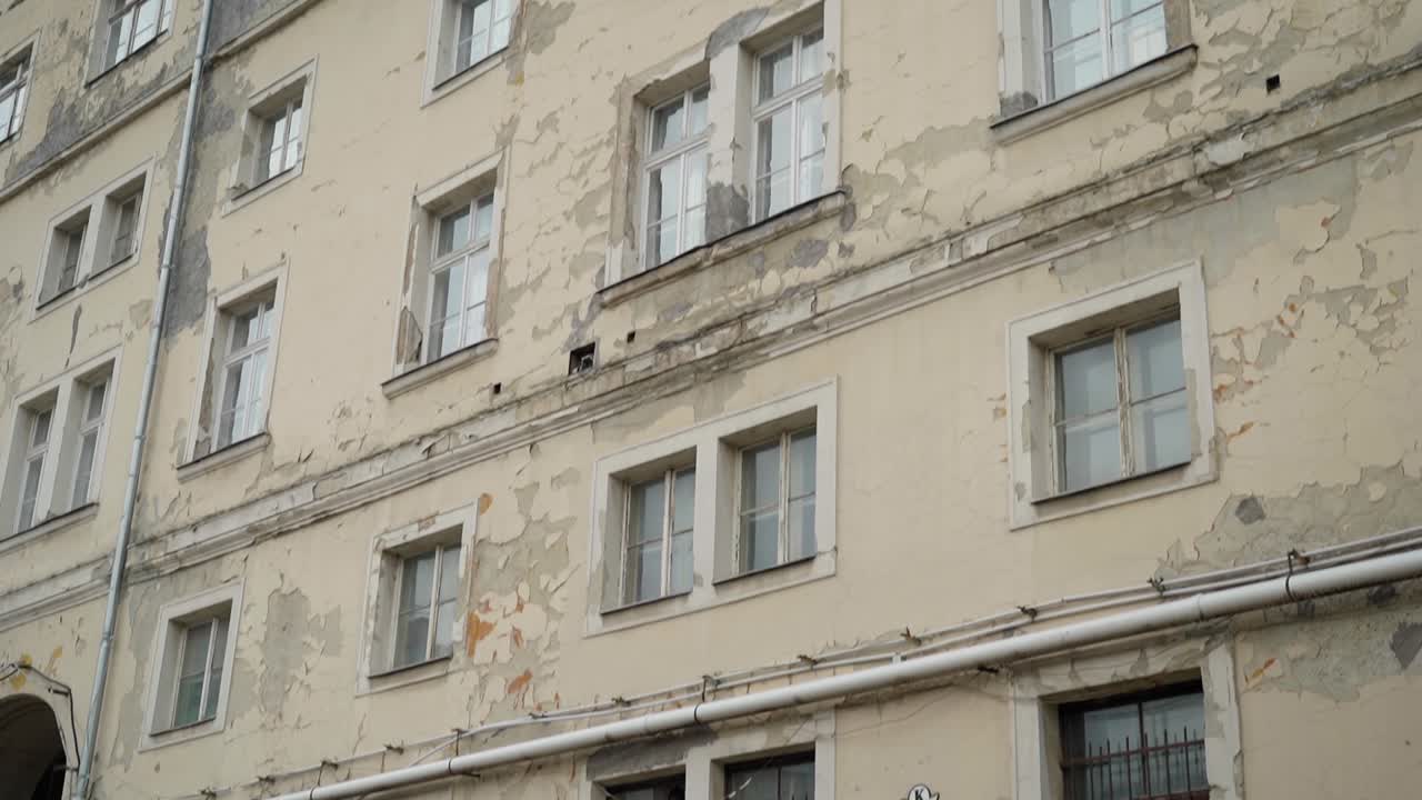 Old building with peeling paint and cracked walls
