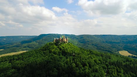 Castillo-De-Hohenzollern,-Alemania.-Vuelos-Aéreos-Con-Drones-FPV.