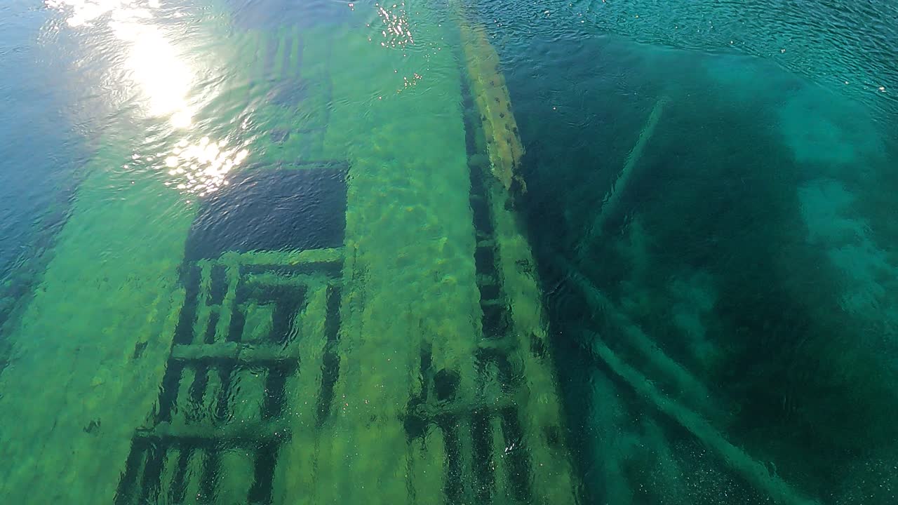 Underwater shipwreck in Tobermory's clear Huron Lake