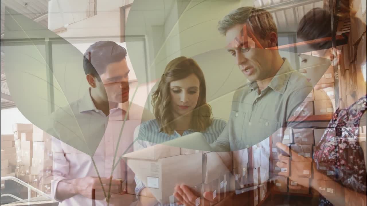 анимация деловых людей над городским пейзажем