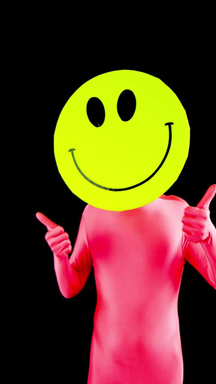 cara sonriente mujer bailarina en vertical