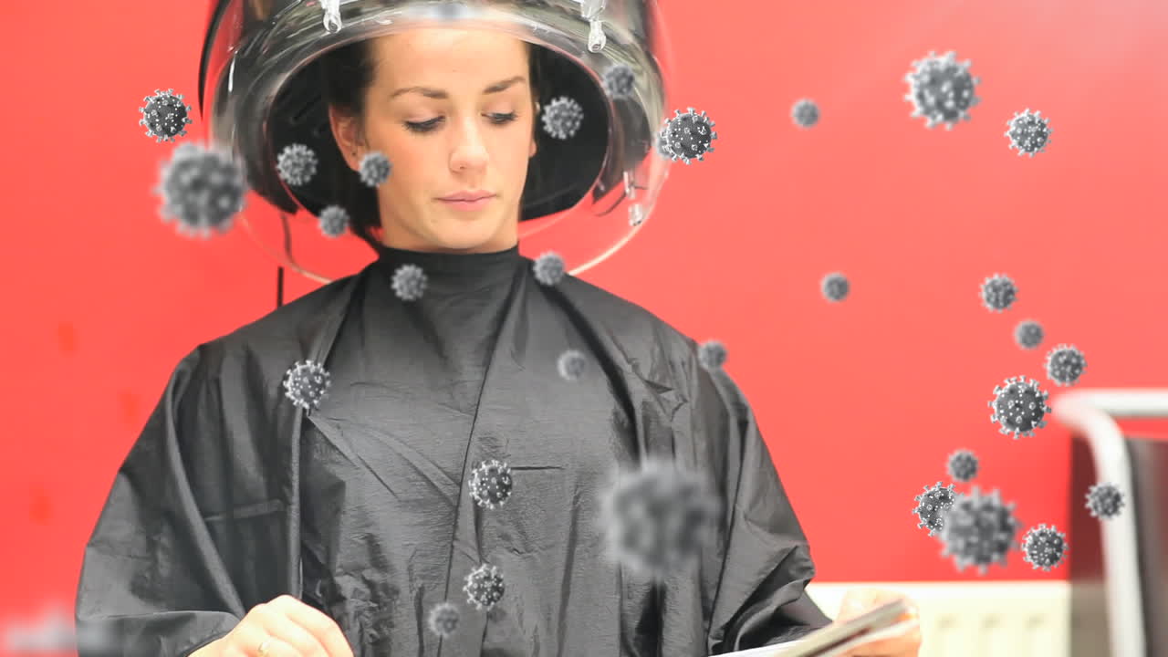 코로나19 세포는 살롱에서 책을 읽는 여성에 대항합니다.