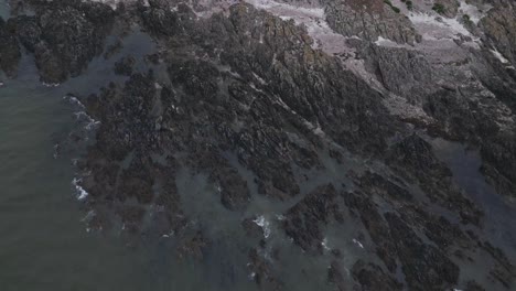 Aerial-top-down-view-of-Penvins-jagged-rocky-coast-and-cliffs,-Morbihan-in-Brittany,-France