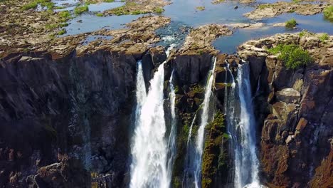toma aérea de las majestuosas cataratas victoria en el río zambezi en la frontera de zimbabwe y zambia inspiración de áfrica 1