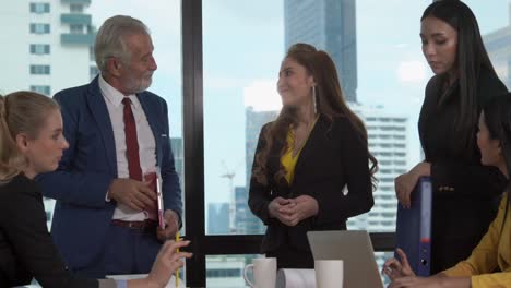 Business-people-working-with-desktop-computer-in-office.