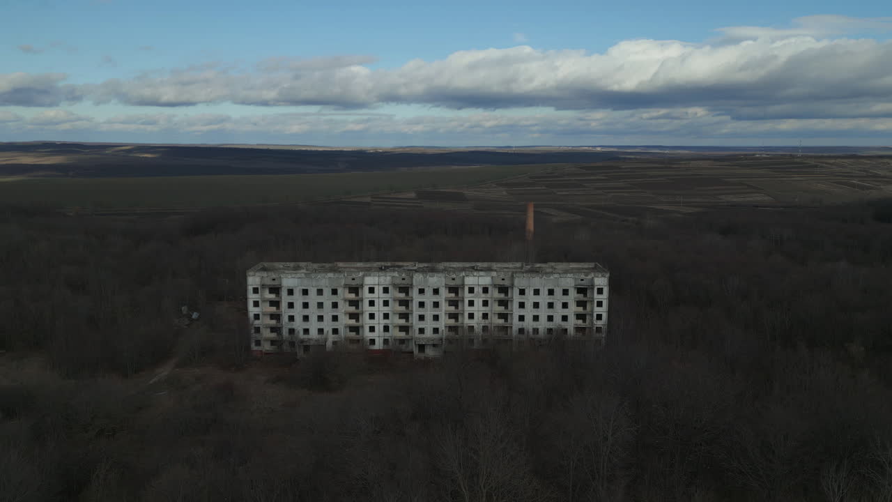 бум-ап, полет открытия: отправление в зрелищное путешествие без пилота по заброшенной советской архитектурной жемчужине и завораживающим пейзажам за ее пределами