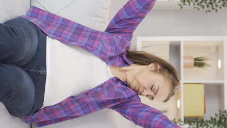 Vertical-video-of-The-sweating-woman-smells-bad-and-offensive.