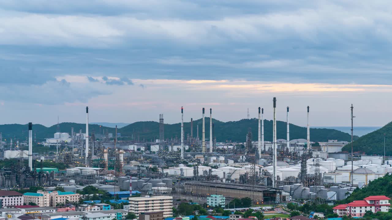 Time-lapse: Petrochemical Industrial. Oil refinery and Oil industry at day to night. 4K Resolution