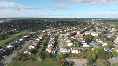 Imágenes-Aéreas-Sobre-Un-Pequeño-Pueblo-Devastado-En-Las-Afueras-De-Ottawa-Como-Resultado-De-Un-Tornado