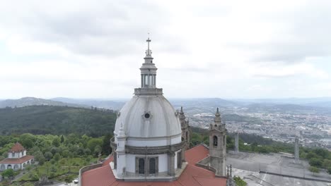 Luftaufnahme-Des-Historischen-Heiligtums-Unserer-Lieben-Frau-Von-Sameiro-In-Braga,-Nordportugal