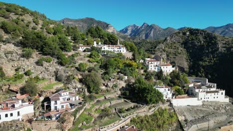 Bergdorf-Frigiliana-In-Malaga,-Andalusien,-Spanien---Luftbild-4k