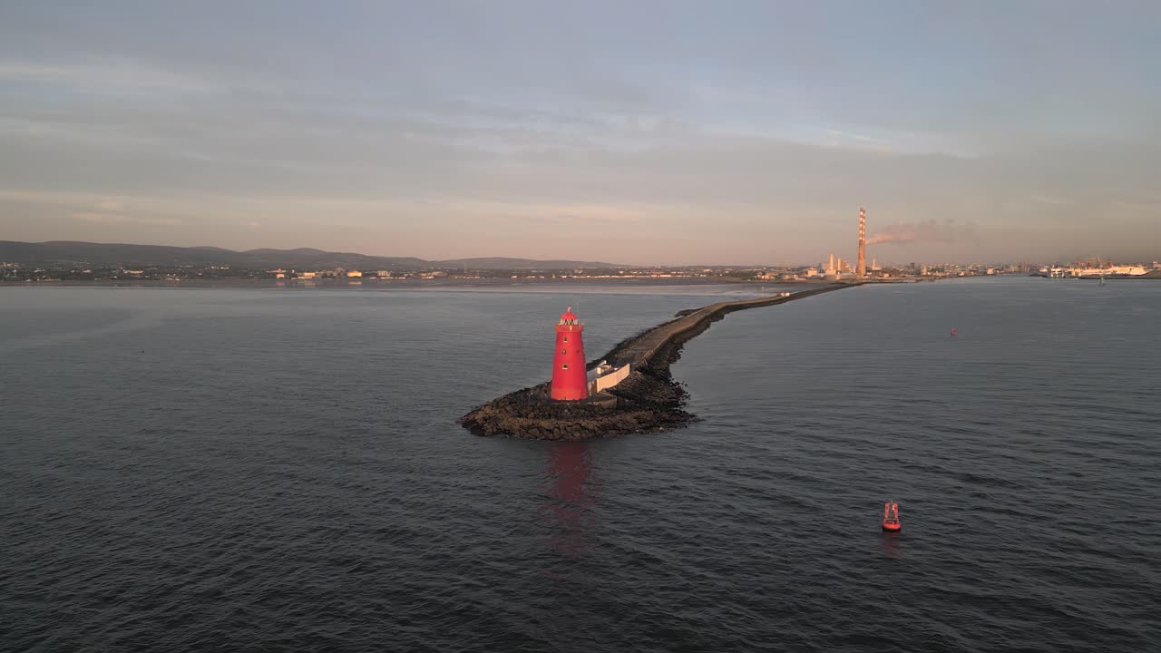 풀베그 등대 - 더블린 - 아일랜드 - 4k 공중 촬영