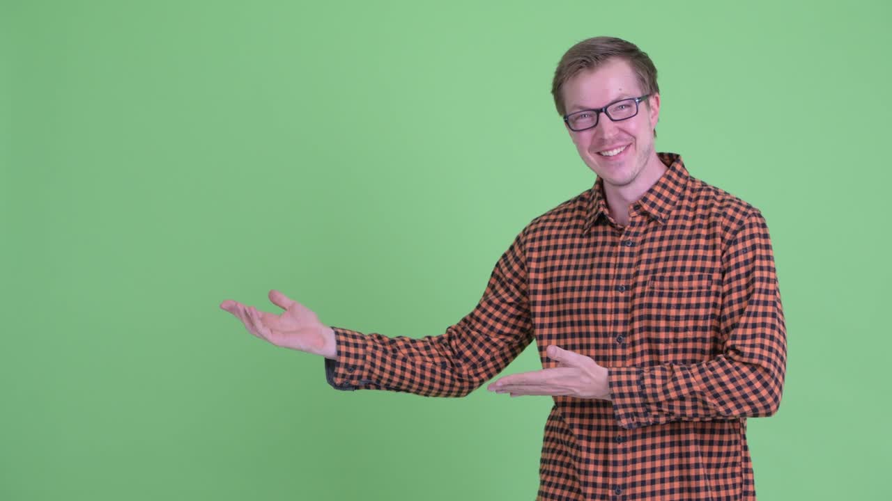 joven y guapo hombre hipster con gafas