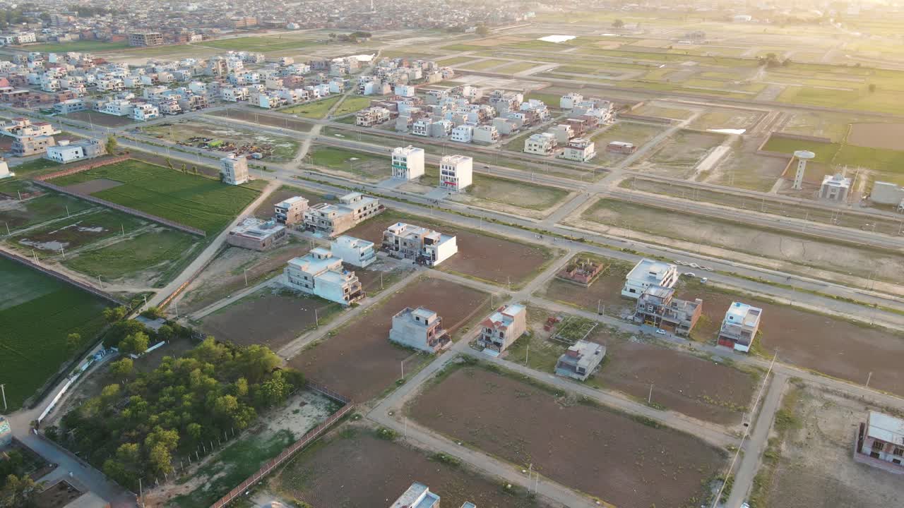 vista de drones de la moderna sociedad de viviendas residenciales en pakistán