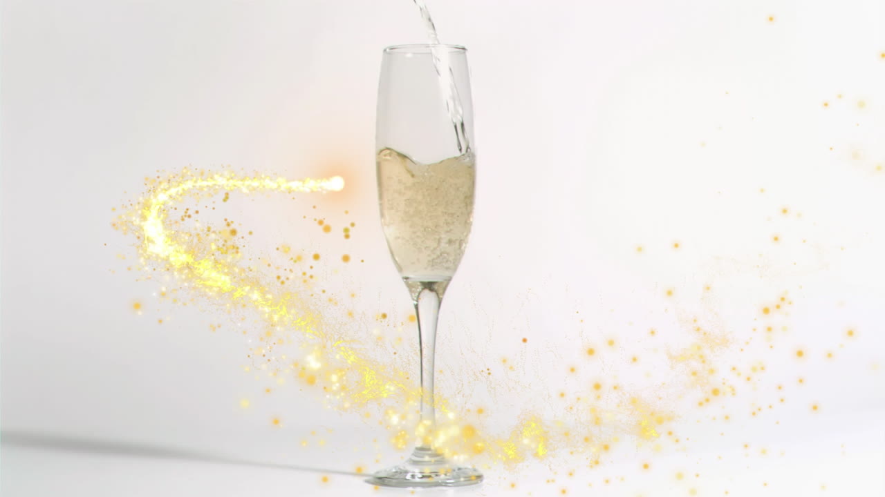 animación de un rastro de luz sobre una copa de champán sobre un fondo blanco