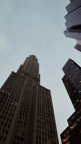 a tall skyscraper in new york city