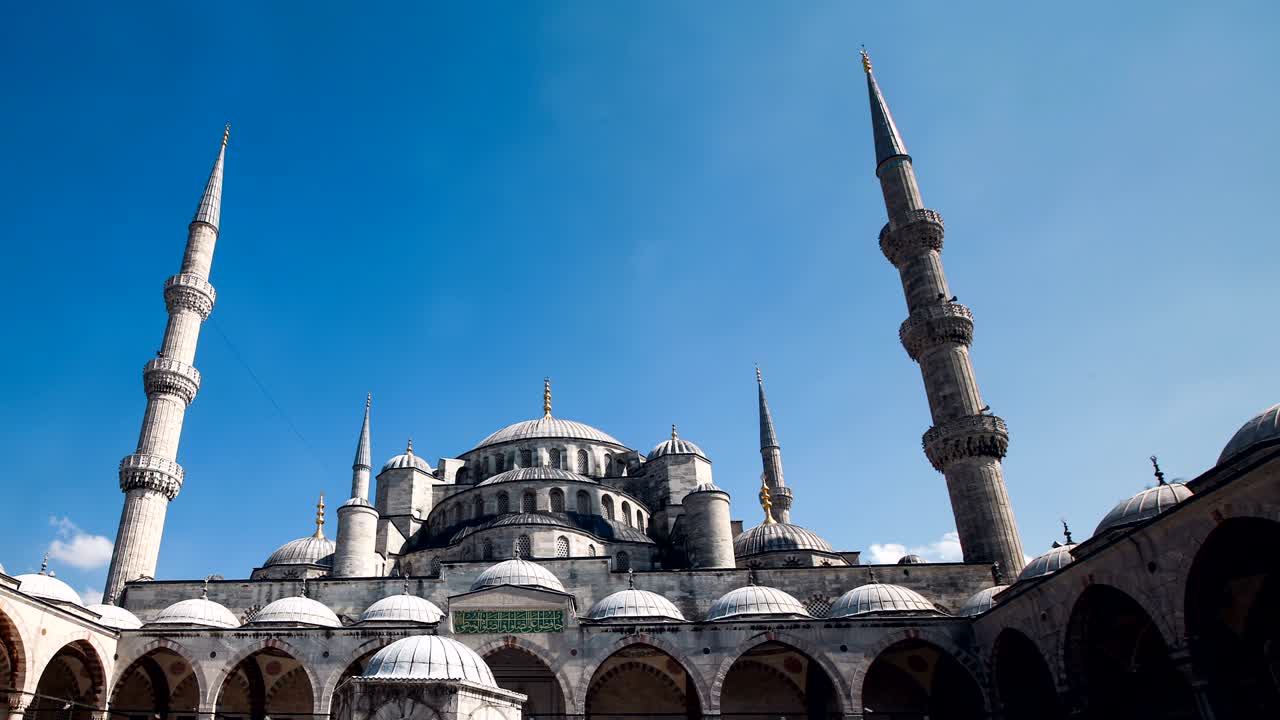 panelaje de tiempo de la mezquita azul o sultanahmet al aire libre en estambul en turquía