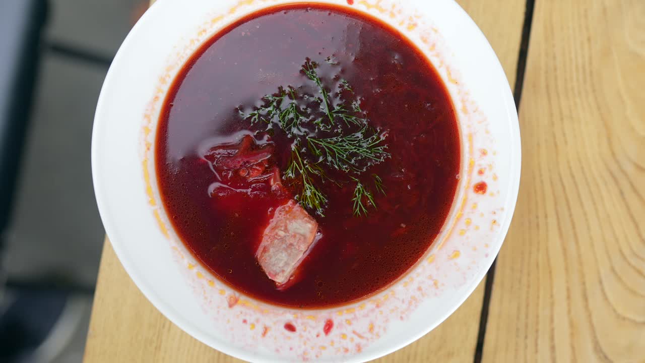 plato de sopa de borscht